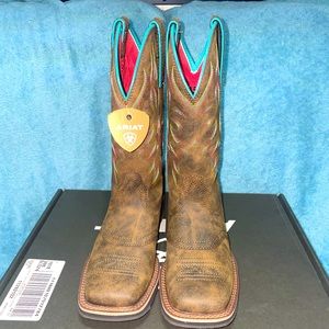 Brand new women’s Ariat square toe boots.